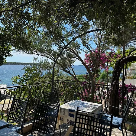 Couette-café Miranda 3 *